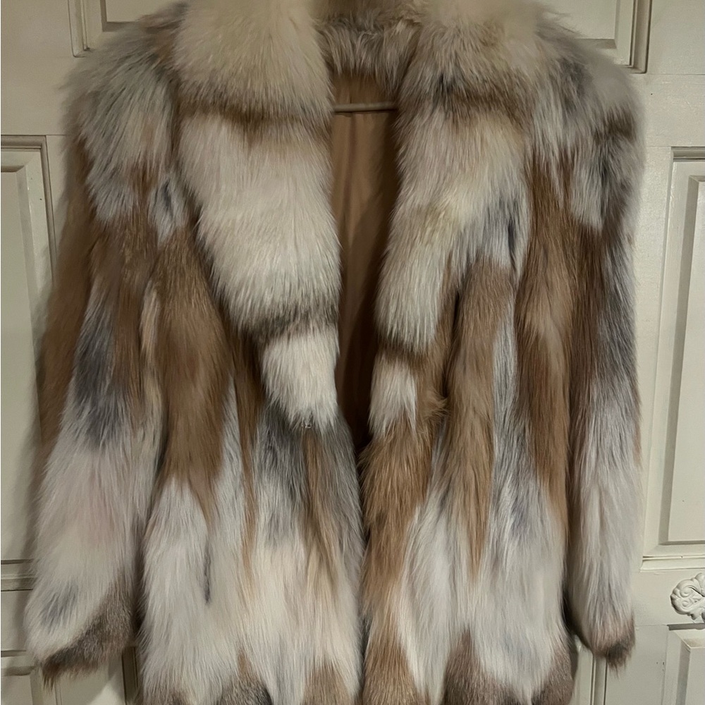Elegant Women's Genuine Fox Fur Coat - Picture 4 of 6